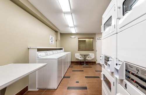 Dulles Town Center Hotel | Candlewood Suites Sterling by IHG