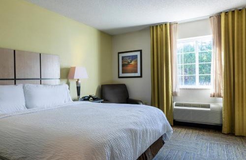 Bermuda Hotel | Candlewood Suites Colonial Heights - Fort Lee by IHG