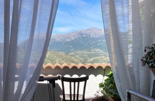 Orgosolo House | Canduleri