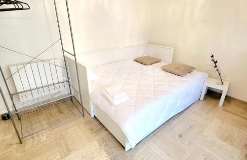 Riou - Petit Juas - Av de Grasse Apartment | Cannes : spacious apartment
