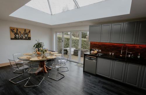 Cannock House | Cannock Chase Guest House - Modern Super Spacious Renovated home for 6 guests