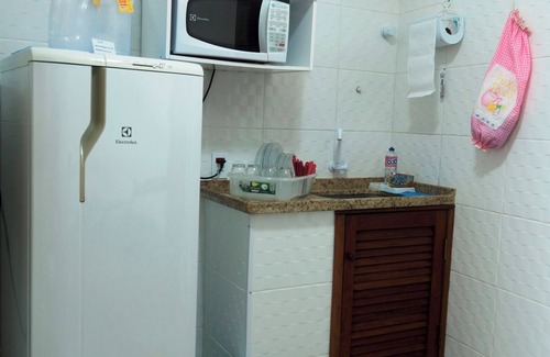 Centro Apartment | CANTO DA ARVORE 01, THREE MIN, WALK TO PRAIA GRANDE, FLAT AREA, GREAT WIFI,