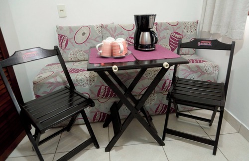 Centro Apartment | CANTO DA ARVORE 01, THREE MIN, WALK TO PRAIA GRANDE, FLAT AREA, GREAT WIFI,