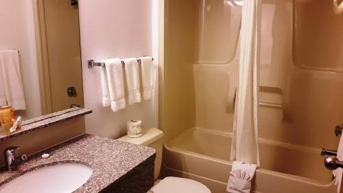 Dauphin Hotel | Canway Inn & Suites