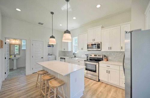 Canyon Lake Cottage | Canyon Lake Home w/Deck ~ 1 Mi to Comal Park