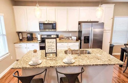 Canyon Lake Villa | Canyon Lake Oasis! 3 MIN to Boat Ramp Pet Friendly