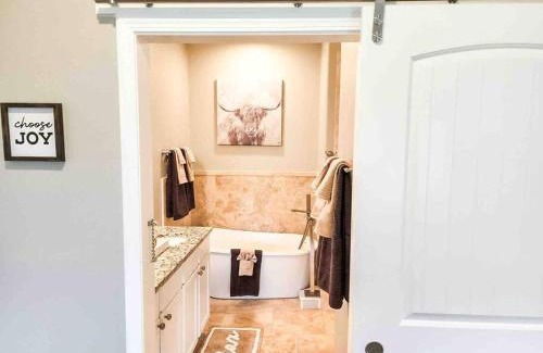 Canyon Lake Villa | Canyon Lake Oasis! 3 MIN to Boat Ramp Pet Friendly