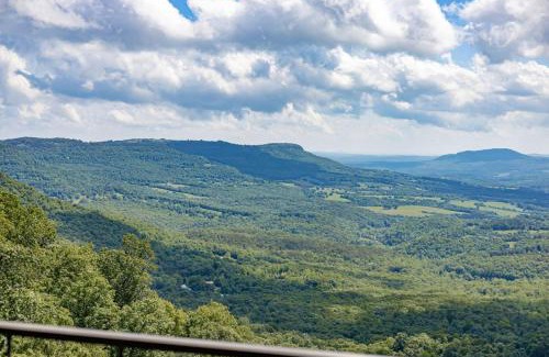 Jasper House | Canyon View Treehouse- Relaxing Getaway in Jasper with an Amazing View