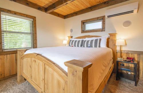 Jasper House | Canyon View Treehouse- Relaxing Getaway in Jasper with an Amazing View