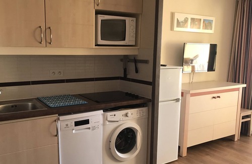 Cap Esterel Apartment | Cap Estérel Apt 4 pers air conditioned with WIFI- Bat C9 shopping street and quiet