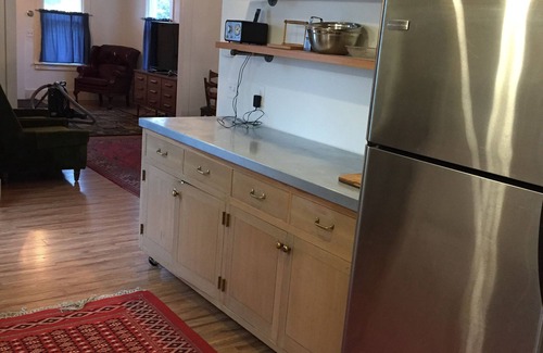 Anacortes House | Cap Sante Two Story Eclectic Charmer, 4 blocks from Downtown and Marina