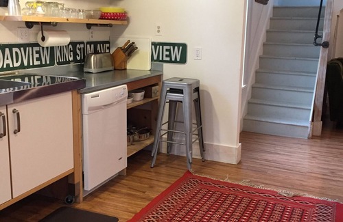 Anacortes House | Cap Sante Two Story Eclectic Charmer, 4 blocks from Downtown and Marina