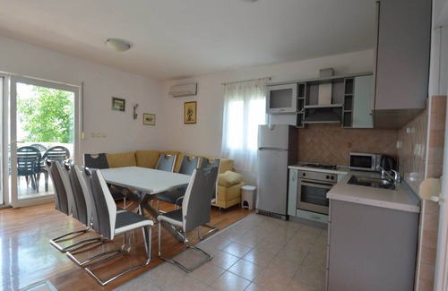 Maslenica Villa | Capacious Holiday Home in Maslenica