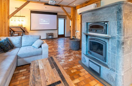 Membre House | Capacious holiday home in Membre with garden