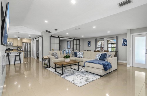 Pelican House | Cape Coral Dream Home – Pool, Games & Mini Golf