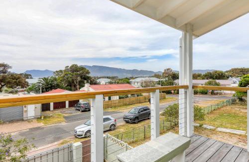 Kommetjie Apartment | Cape Floral Cottage