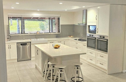 Forster House | Cape Oasis - Retreat on acres with pool & Pet friendly! nSave 15% on 7+ nights!