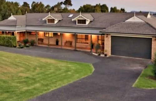 Forster House | Cape Oasis - Retreat on acres with pool & Pet friendly! nSave 15% on 7+ nights!