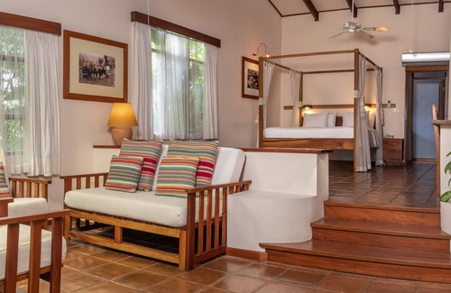 Playa Langosta Hotel | Capitán Suizo Beachfront Boutique Hotel