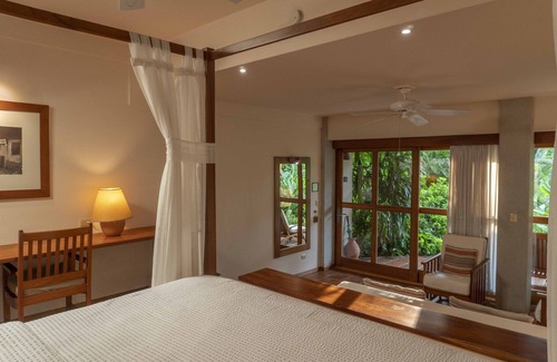 Playa Langosta Hotel | Capitán Suizo Beachfront Boutique Hotel