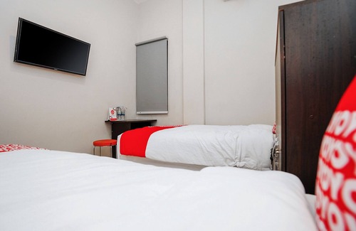 Gubeng Hotel | Capital O 1086 2oscar