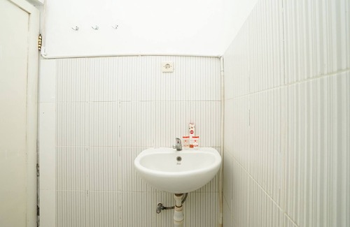 Gubeng Hotel | Capital O 1086 2oscar