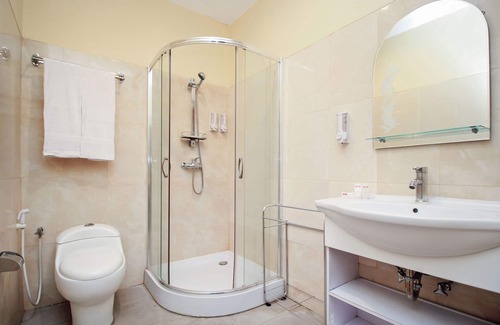 Surabaya Hotel | Capital O 175 K-60 Residence