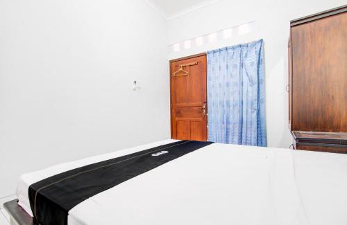 Wonosari Hotel | Capital O 93842 Jowo Segoro ResortNearPantai Sepanjang