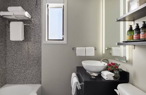 Capitol Hill Hotel | Capitol Hill's Hidden Gem w/Kitchen | Historic Elegance Meets Modern Comfort