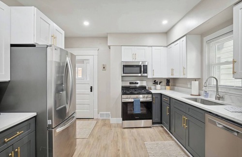 Lansing House | Capitol Oasis 3 bed/2 bath near downtown Lansing!