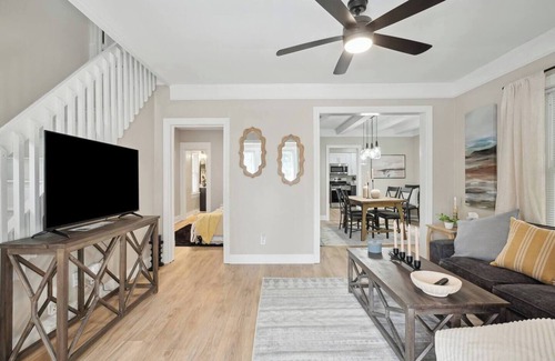 Lansing House | Capitol Oasis 3 bed/2 bath near downtown Lansing!