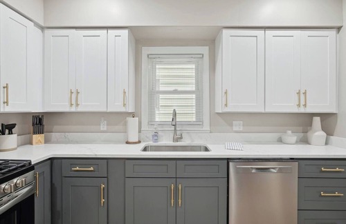 Lansing House | Capitol Oasis 3 bed/2 bath near downtown Lansing!