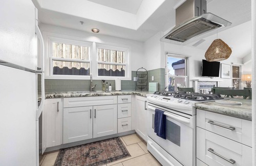 Capitola House | Capitola Village Condo - 1 min walk to beach