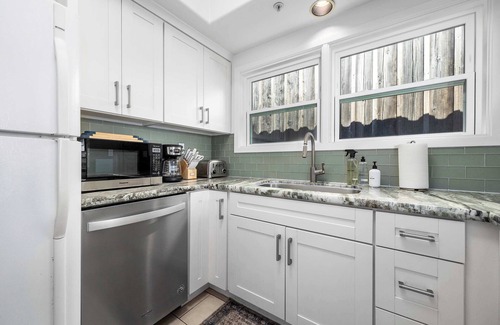 Capitola House | Capitola Village Condo - 1 min walk to beach