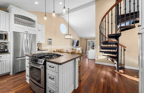 Capitola House | Capitola Village Home - Free Parking & Sleeps 8!