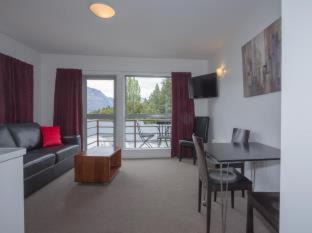 Queenstown City Centre Hotel | Caples Court Motel & Apartments