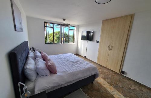 Kingsborough Apartment | Capri Beach Holiday home