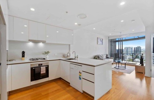 Newstead Apartment | Capri - Executive 1BR in Fortitude Valley plus parking