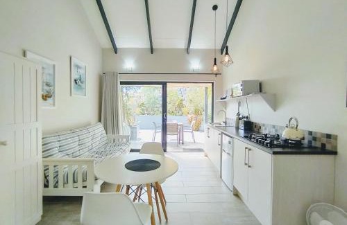 Robberg Beach Apartment | Capricorn Studio Two - 150m to Solar Beach, Patio & Braai, Wifi, DSTV & Netflix