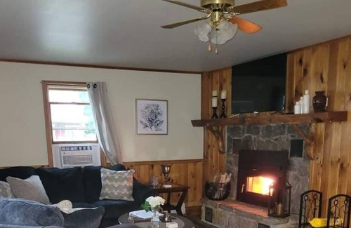 Northville House | Caps' Cozy Cabin of Northville Village