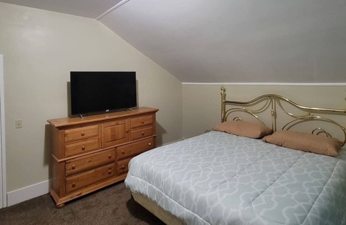 Northville House | Caps' Cozy Cabin of Northville Village