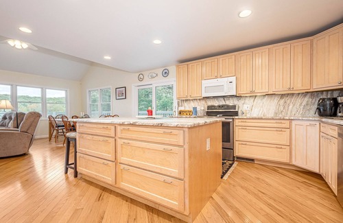 North Glade Hills House | Captain's Cove | Lakefront, Boat Slip Nearby