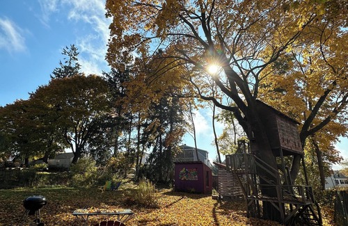 Bath House | Captain's Guest Room w/private bath. Walk to everything.