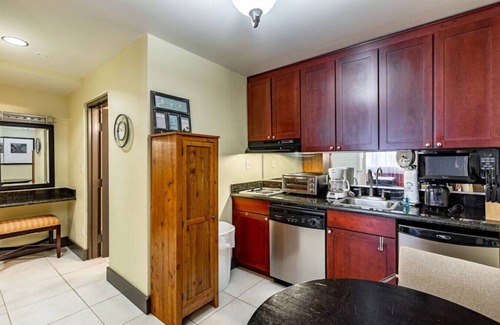 Ruskin Apartment | Captain`s Quarter. · U512