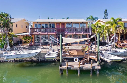 Dunedin Condo | Captain's Quarters - Capt. Morgan Unit - FREE BOAT with Rental!