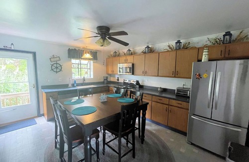 Deep Hole House | Captain's Quarters -Water Front- Water Access-Close to the Beach-NO LINENS