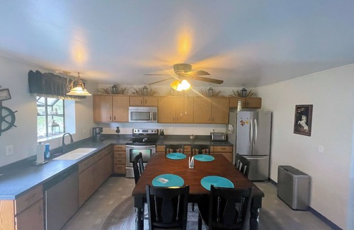 Deep Hole House | Captain's Quarters -Water Front- Water Access-Close to the Beach-NO LINENS