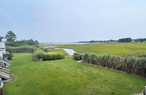 Deep Hole House | Captain's Quarters -Water Front- Water Access-Close to the Beach-NO LINENS