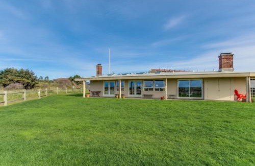 Gearhart Apartment | Captain's Quarters