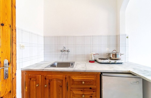 Lakones Apartment | "Captain Spiros Studios" with Sea View, Balcony, Air Conditioning & Wi-Fi
